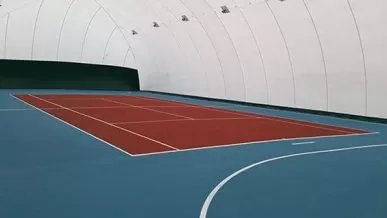 Teren de tenis acoperit